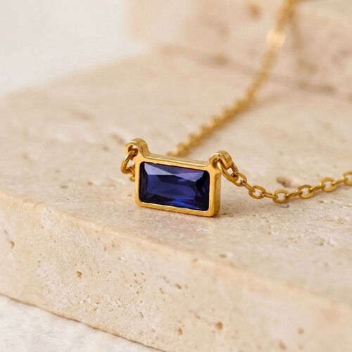 Lundholm Embla – Birthstone Necklace – September – Gold-Tone