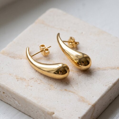 Lundholm Mirthe – Teardrop Earrings 3 cm – Gold-Tone Lundholm Mirthe – Teardrop Earrings 3 cm – Gold-Tone