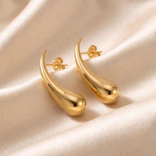 Lundholm Mirthe – Teardrop Earrings 3 cm – Gold-Tone Lundholm Mirthe – Teardrop Earrings 3 cm – Gold-Tone