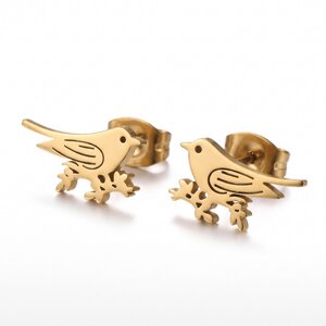 Lundholm Birdie – Vogeltje op Takje Oorknopjes – Goudkleurig Lundholm Birdie – Vogeltje op Takje Oorknopjes – Goudkleurig