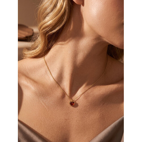 Lundholm Emilia – Necklace with Red Heart – Gold-Tone Lundholm Emilia – Necklace with Red Heart – Gold-Tone