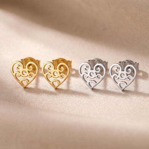 Lundholm Lovisa – Open Heart Stud Earrings – Gold-Tone Lundholm Lovisa – Open Heart Stud Earrings – Gold-Tone