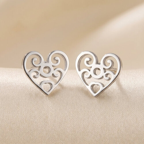 Lundholm Lovisa – Open Heart Stud Earrings – Silver-Tone Lundholm Lovisa – Open Heart Stud Earrings – Silver-Tone