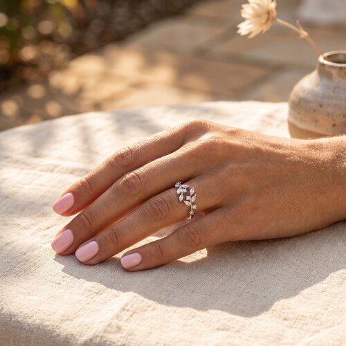 Lundholm Sanna – Adjustable Leaf Ring with Cubic Zirconia – Silver-Tone Lundholm Sanna – Adjustable Leaf Ring with Cubic Zirconia – Silver-Tone