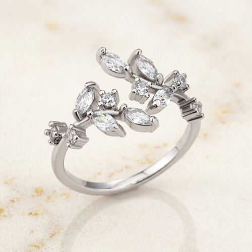 Lundholm Sanna – Adjustable Leaf Ring with Cubic Zirconia – Silver-Tone Lundholm Sanna – Adjustable Leaf Ring with Cubic Zirconia – Silver-Tone