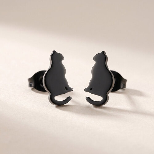 Lundholm Minou – Cat Stud Earrings – Black Lundholm Minou – Cat Stud Earrings – Black