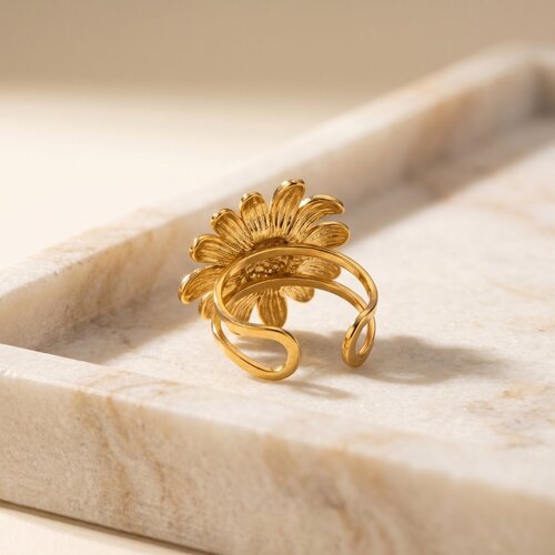 Lundholm Marguerite – Verstelbare Madeliefje Ring – Goudkleurig Lundholm Marguerite – Verstelbare Madeliefje Ring – Goudkleurig