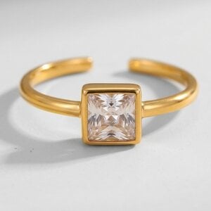 Lundholm Julie – Verstelbare Ring met Witte Zirkonia – Goudkleurig Lundholm Julie – Verstelbare Ring met Witte Zirkonia – Goudkleurig