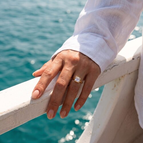 Lundholm Julie – Verstelbare Ring met Witte Zirkonia – Goudkleurig Lundholm Julie – Verstelbare Ring met Witte Zirkonia – Goudkleurig