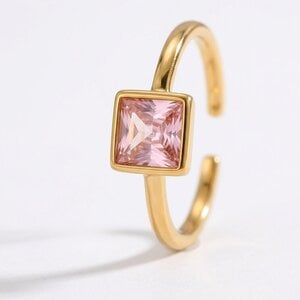 Lundholm Julie – Verstelbare Ring met Roze Zirkonia – Goudkleurig Lundholm Julie – Verstelbare Ring met Roze Zirkonia – Goudkleurig