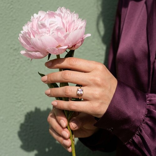 Lundholm Julie – Verstelbare Ring met Roze Zirkonia – Goudkleurig Lundholm Julie – Verstelbare Ring met Roze Zirkonia – Goudkleurig