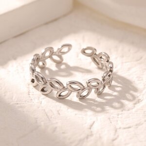 Lundholm Lieke – Verstelbare Ring met Bladdesign – Zilverkleurig Lundholm Lieke – Verstelbare Ring met Bladdesign – Zilverkleurig