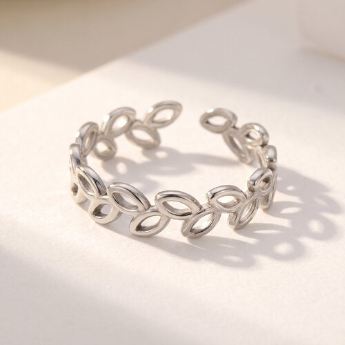 Lundholm Lieke – Verstelbare Ring met Bladdesign – Zilverkleurig Lundholm Lieke – Verstelbare Ring met Bladdesign – Zilverkleurig