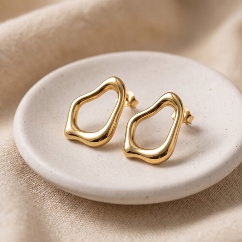 Lundholm Dakota – Geometric Stud Earrings 2.5 cm – Gold-Tone Lundholm Dakota – Geometric Stud Earrings 2.5 cm – Gold-Tone