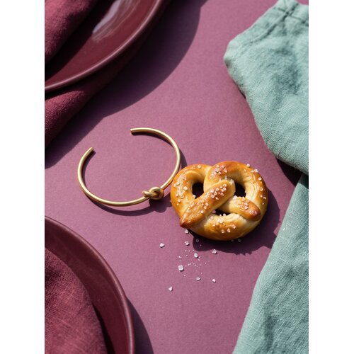 Lundholm Tammy – Open Bangle with Knot – Gold-Tone Lundholm Tammy – Open Bangle with Knot – Gold-Tone
