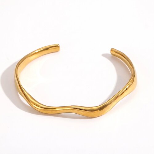Lundholm Amira – Statement Bangle – Goudkleurig Lundholm Amira – Statement Bangle – Goudkleurig