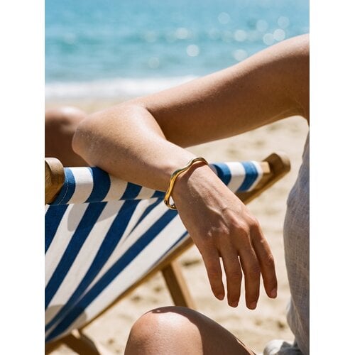 Lundholm Amira – Statement Bangle – Goudkleurig Lundholm Amira – Statement Bangle – Goudkleurig