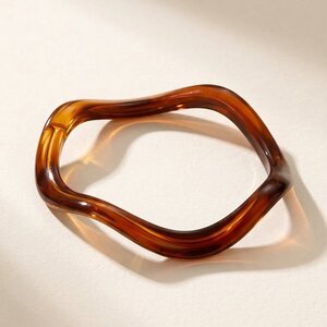 Lundholm Nienke – Statement Resin Bangle – Brown Lundholm Nienke – Statement Resin Bangle – Brown