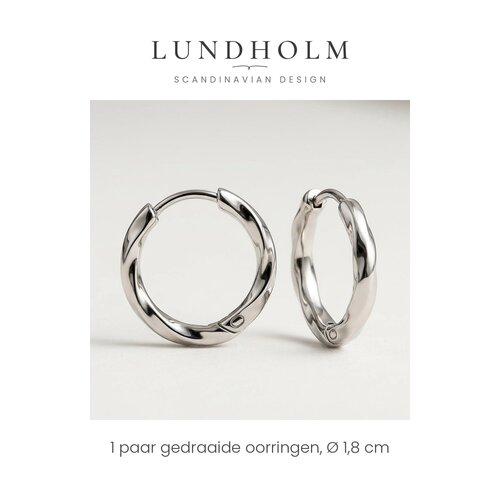 Lundholm Thalia – Gedraaide Oorringen 1,8 cm – Zilverkleurig Lundholm Thalia – Gedraaide Oorringen 1,8 cm – Zilverkleurig
