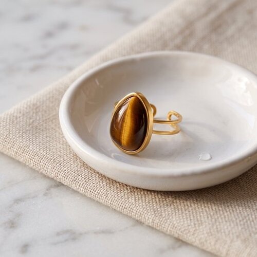 Lundholm Rosan – Adjustable Statement Ring with Natural Stone – Tiger's Eye – Gold-Tone Lundholm Rosan – Adjustable Statement Ring with Natural Stone – Tiger's Eye – Gold-Tone