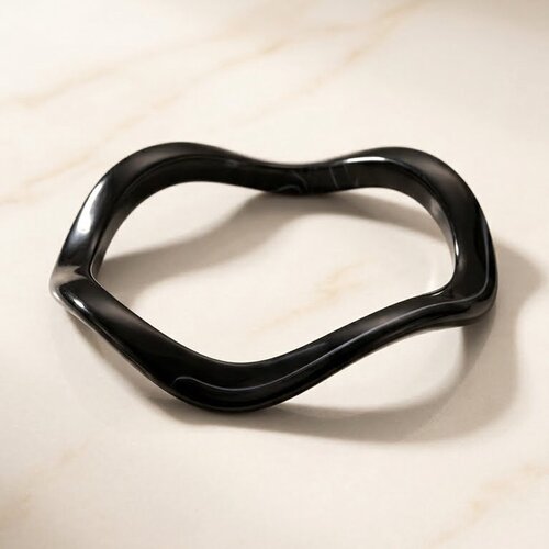 Lundholm Nienke – Statement Resin Bangle – Black Lundholm Nienke – Statement Resin Bangle – Black