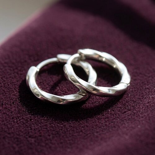 Lundholm Thalia – Twisted Hoops 1.8 cm – Gold-Tone Lundholm Thalia – Twisted Hoops 1.8 cm – Gold-Tone