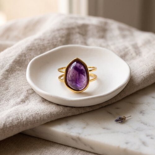 Lundholm Rosan – Adjustable Statement Ring with Natural Stone – Purple Stone – Gold-Tone Lundholm Rosan – Adjustable Statement Ring with Natural Stone – Purple Stone – Gold-Tone
