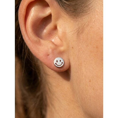 Lundholm Kaya – Smiley Oorknopjes Dames – Zilverkleurig Lundholm Kaya – Smiley Oorknopjes Dames – Zilverkleurig