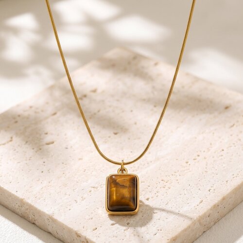 Lundholm Talia – Necklace with Tiger's Eye Pendant – Gold-Tone