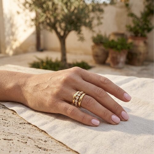 Lundholm Luce – Adjustable Triple Ring with Cubic Zirconia – Gold-Tone