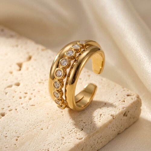 Lundholm Luce – Adjustable Triple Ring with Cubic Zirconia – Gold-Tone
