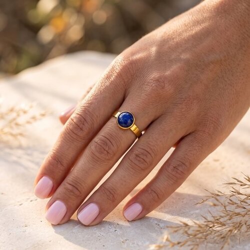 Lundholm Ella – Adjustable Peach Moonstone Ring – Gold-Tone Lundholm Ella – Adjustable Peach Moonstone Ring – Gold-Tone