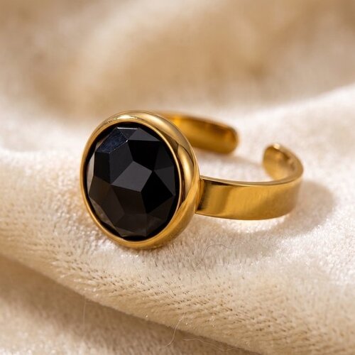 Lundholm Ella – Adjustable Black Onyx Ring – Gold-Tone Lundholm Ella – Adjustable Black Onyx Ring – Gold-Tone