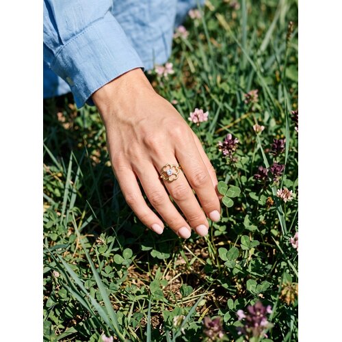 Lundholm Bloom – Adjustable Four-Leaf Clover Heart Ring – Gold-Tone Lundholm Bloom – Adjustable Four-Leaf Clover Heart Ring – Gold-Tone
