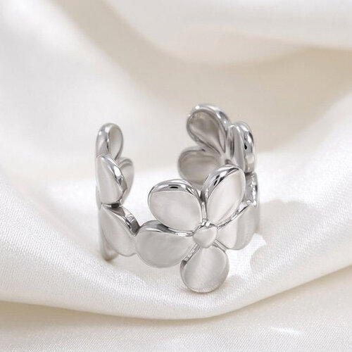 Lundholm Sandy – Ear Cuff with Flower Pattern – Silver-Tone Lundholm Sandy – Ear Cuff with Flower Pattern – Silver-Tone