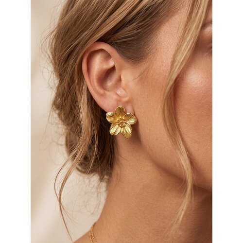 Lundholm Camellia – Statement Flower Earrings – Gold-Tone Lundholm Camellia – Statement Flower Earrings – Gold-Tone