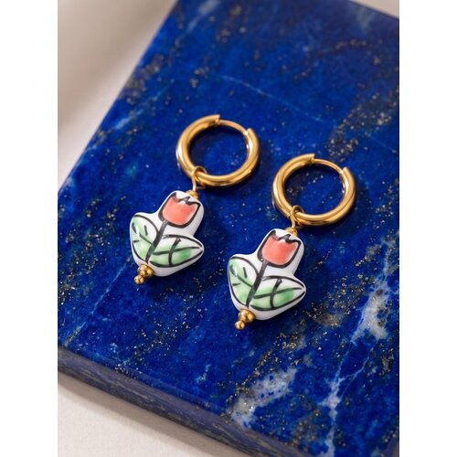 Lundholm Saartje – Huggie Hoops with Tulip Charms – Gold-Tone Lundholm Saartje – Huggie Hoops with Tulip Charms – Gold-Tone