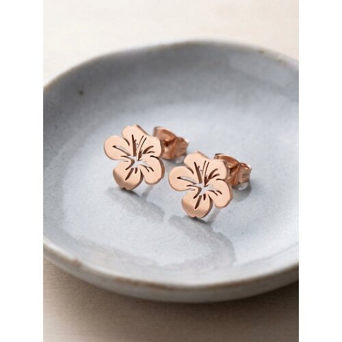 Lundholm Tropicana – Hibiscus Flower Stud Earrings – Rose Gold-Tone Lundholm Tropicana – Hibiscus Flower Stud Earrings – Rose Gold-Tone