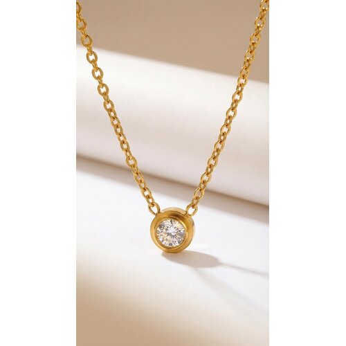 Lundholm Kristen – Necklace with Cubic Zirconia Pendant – Gold-Tone Lundholm Kristen – Necklace with Cubic Zirconia Pendant – Gold-Tone