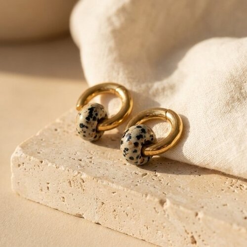 Lundholm Mabel – Hoops with Natural Stone Charm – Dalmatian Jasper – Gold-Tone Lundholm Mabel – Hoops with Natural Stone Charm – Dalmatian Jasper – Gold-Tone