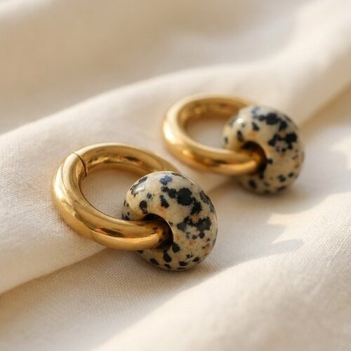 Lundholm Mabel – Hoops with Natural Stone Charm – Dalmatian Jasper – Gold-Tone Lundholm Mabel – Hoops with Natural Stone Charm – Dalmatian Jasper – Gold-Tone