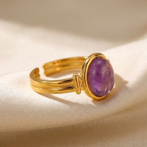 Lundholm Zoleste – Statement Ring with Purple Natural Stone – Gold-Tone