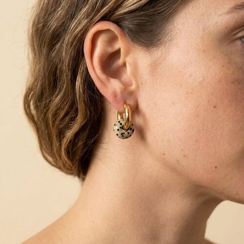 Lundholm Mabel – Hoops with Natural Stone Charm – Dalmatian Jasper – Gold-Tone Lundholm Mabel – Hoops with Natural Stone Charm – Dalmatian Jasper – Gold-Tone