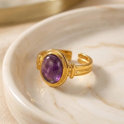 Lundholm Zoleste – Statement Ring with Purple Natural Stone – Gold-Tone