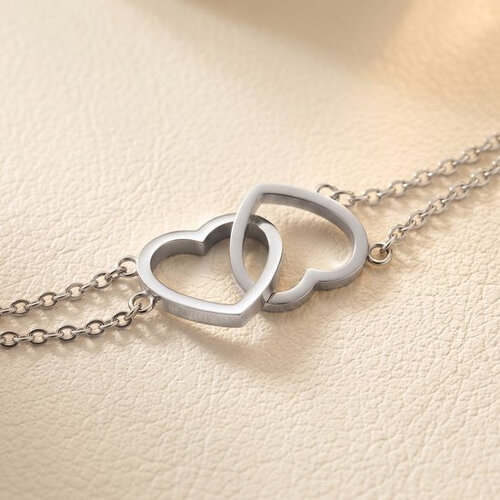 Lundholm Evie – Armband met Twee Verbonden Hartjes – Zilverkleurig Lundholm Evie – Armband met Twee Verbonden Hartjes – Zilverkleurig