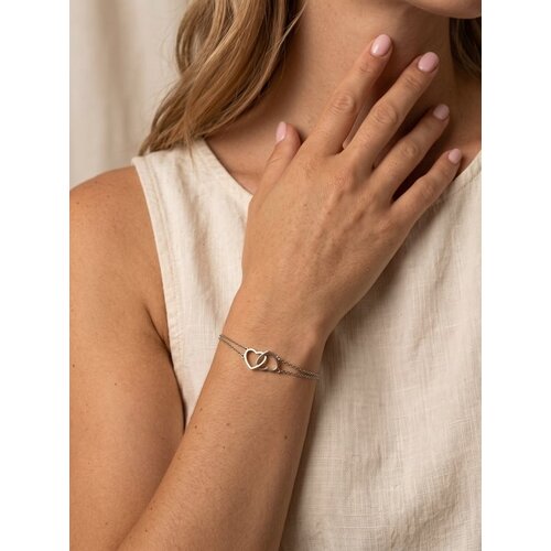 Lundholm Evie – Armband met Twee Verbonden Hartjes – Zilverkleurig Lundholm Evie – Armband met Twee Verbonden Hartjes – Zilverkleurig