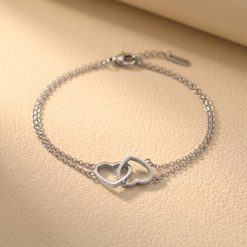 Lundholm Evie – Armband met Twee Verbonden Hartjes – Zilverkleurig Lundholm Evie – Armband met Twee Verbonden Hartjes – Zilverkleurig