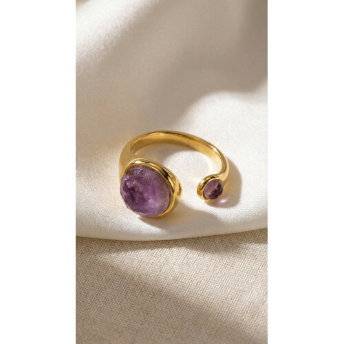 Lundholm Sophia – Adjustable Ring with Amethyst – Gold-Tone Lundholm Sophia – Adjustable Ring with Amethyst – Gold-Tone