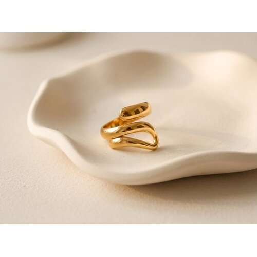 Lundholm Amada – Adjustable Open Ring – Gold-Tone