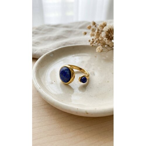Lundholm Sophia – Adjustable Ring with Lapis Lazuli – Gold-Tone Lundholm Sophia – Adjustable Ring with Lapis Lazuli – Gold-Tone